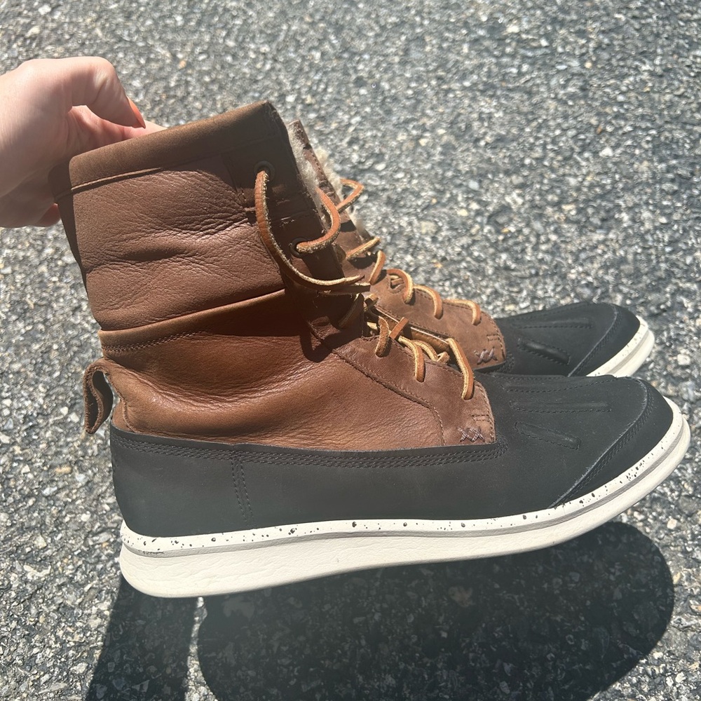 UGG Black and Tan Men's Roskoe Boots - Picture 3 of 10